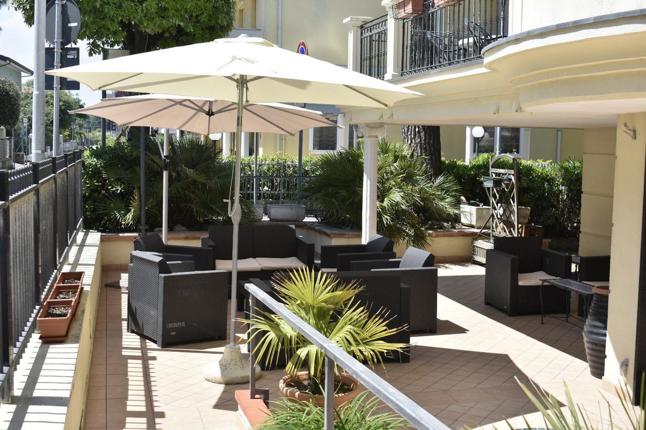 Hotel Perla Verde Rímini Exterior foto